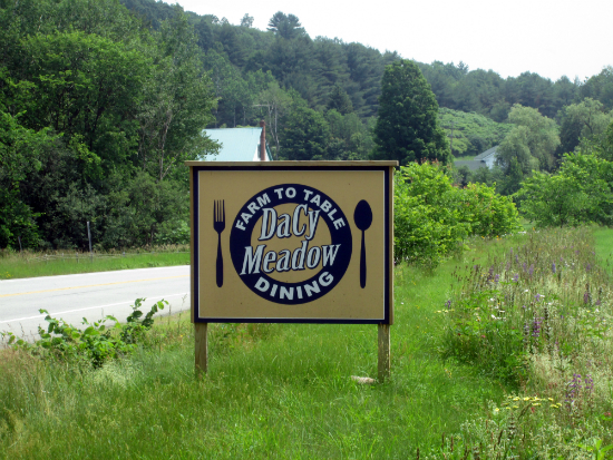DaCy Meadow Farm Sign