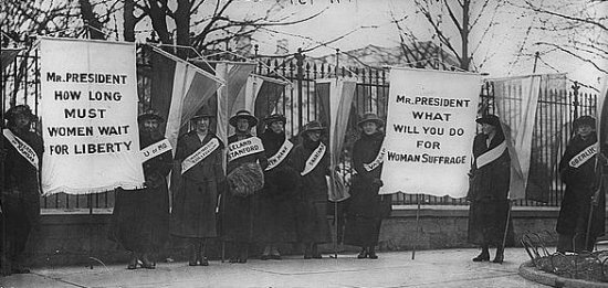 Suffragettes Picketing White House. (Credit: Library of Congress)